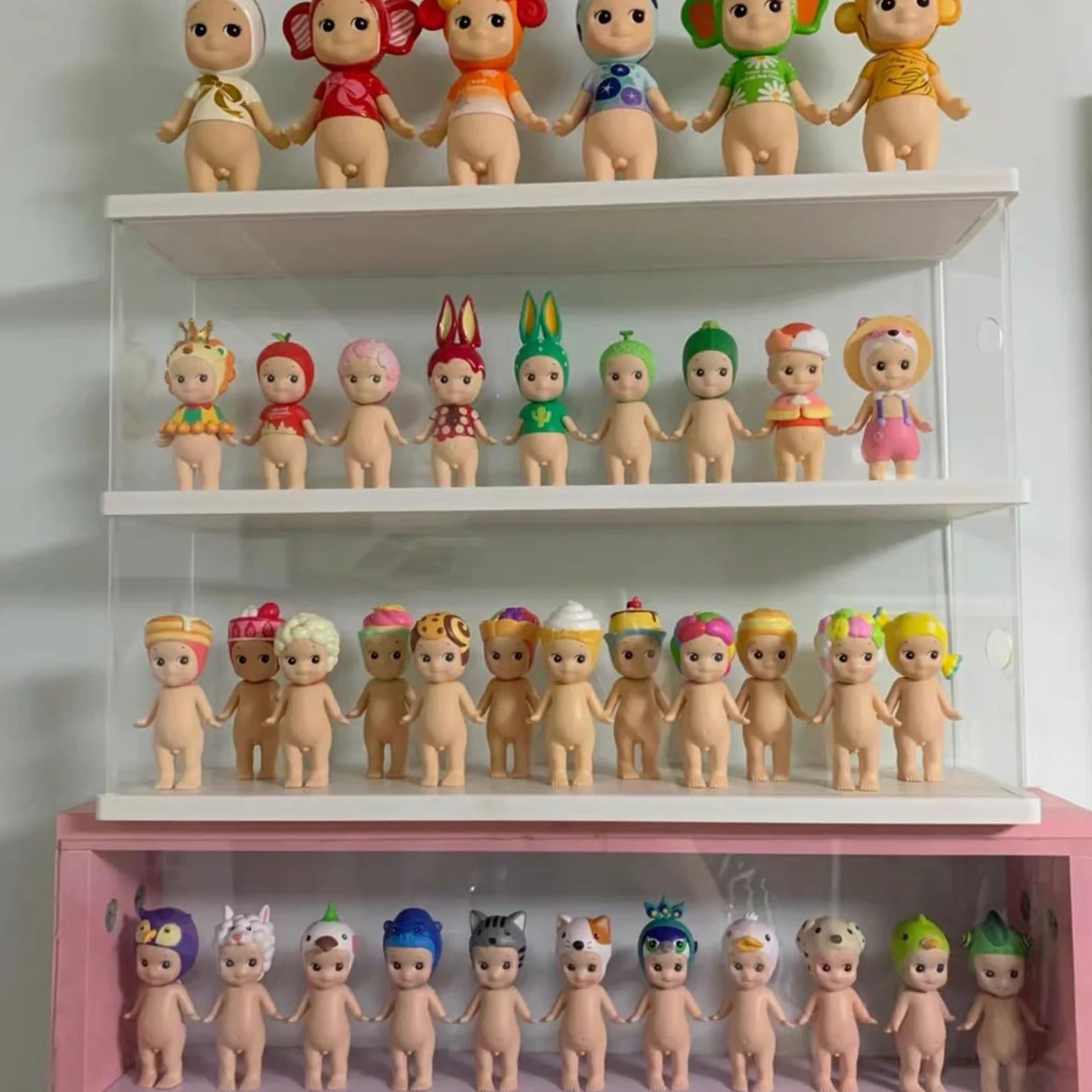 Vitrine Acrylique pour Funko Pop Figurine 11.5cm, Présentoir deux Éages Vitrine Acrylique Boîte Plexiglas Transparente pour Popmart Voitures Collection 1/32 1/43 Miniatures, Base Blanc 39.5x9.6x27.5cm