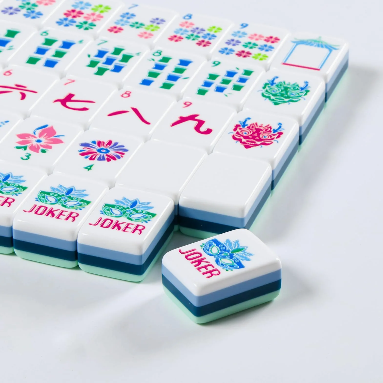 Jongyance Ensemble de carreaux de mahjong américains à 4 couches avec 160 carreaux en acrylique gravés, 4 étagères, ensemble de carreaux de mahjong pour débutants