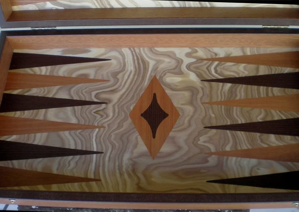 Ensemble de Backgammon traditionnel Manopoulos en bois d'olivier, 2 joueurs, à partir de 12 ans