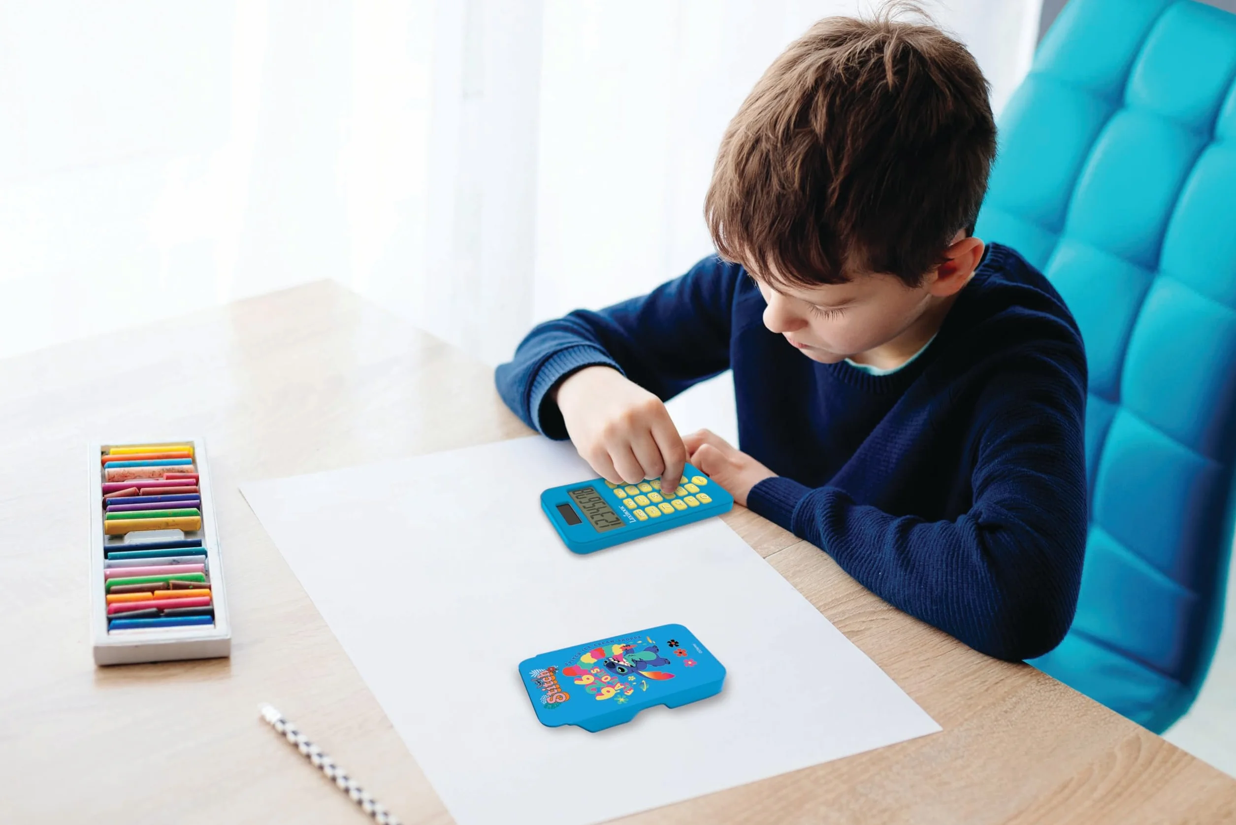 Lexibook Disney Stitch Calculatrice de Poche avec Couvercle de Protection, Fonctions Classiques et évoluées, à Piles et Solaire, Bleu, C45D