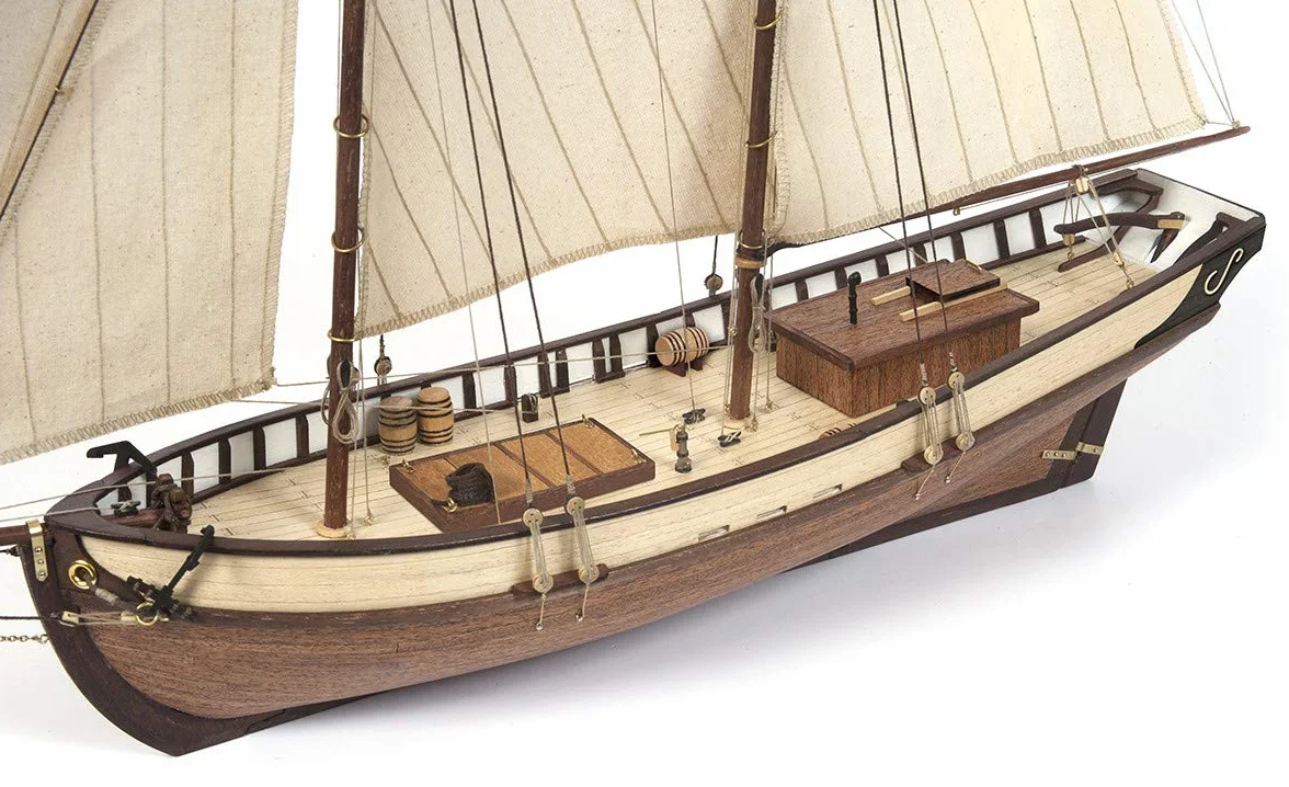 Occre Polaris Code 12007 Scale 1:50 H:446 mm W:124 mm L:580 mm