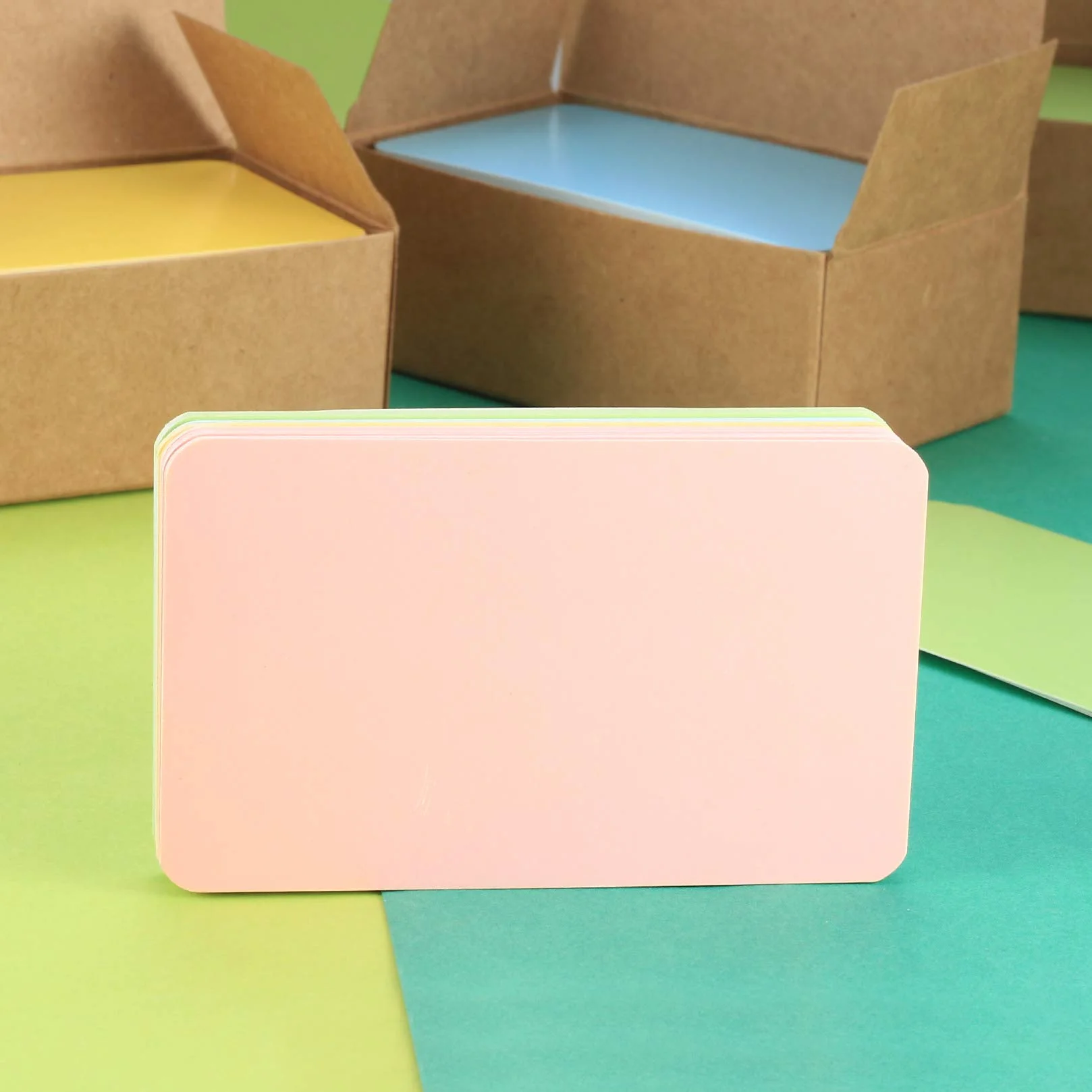Lot de 400 cartes vierges colorées Kraft pour loisirs créatifs rose/vert/jaune/bleu