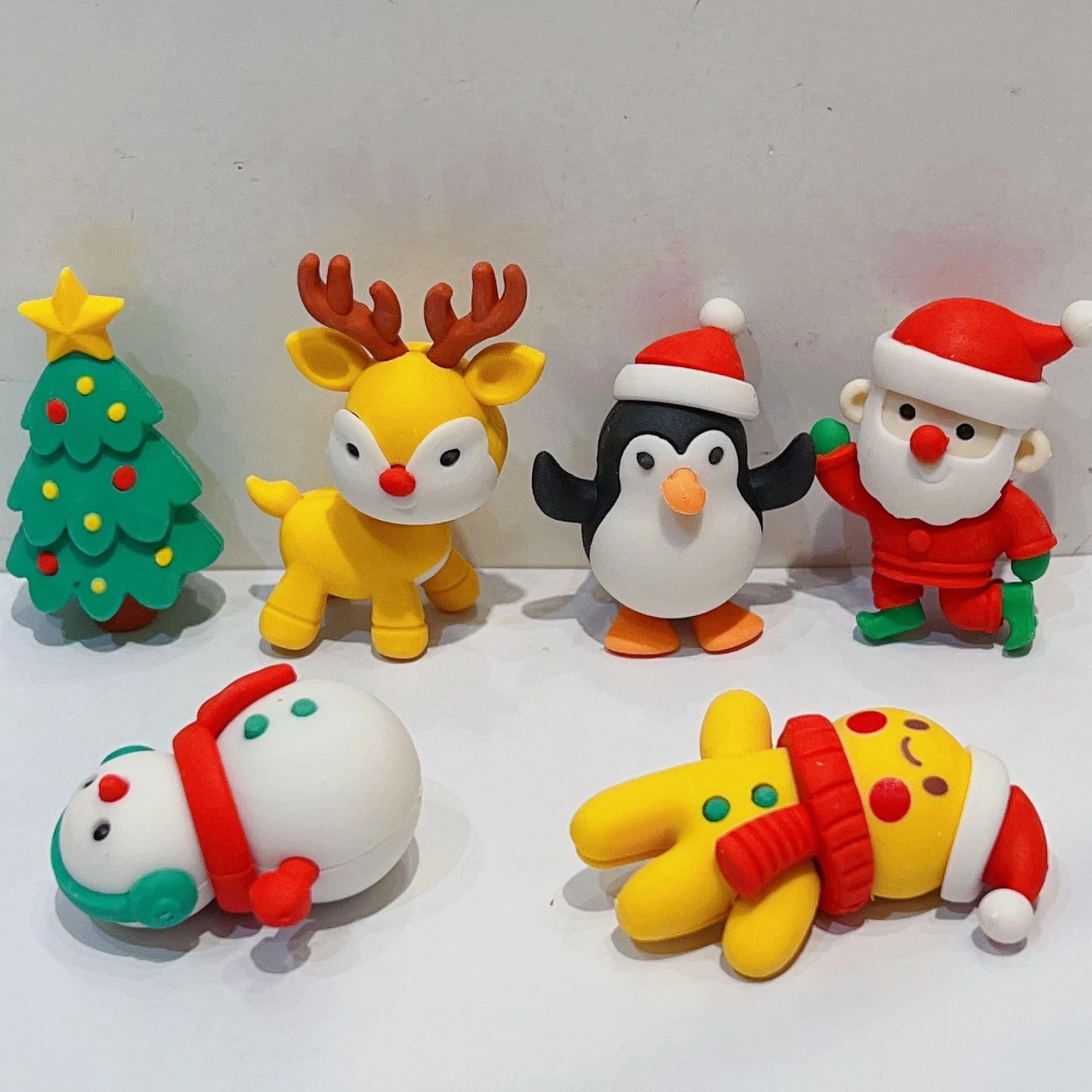 Gukasxi Lot de 6 gommes de Noël fantaisie en forme de dessin animé, ensemble de gommes en caoutchouc mignonnes en forme de puzzle