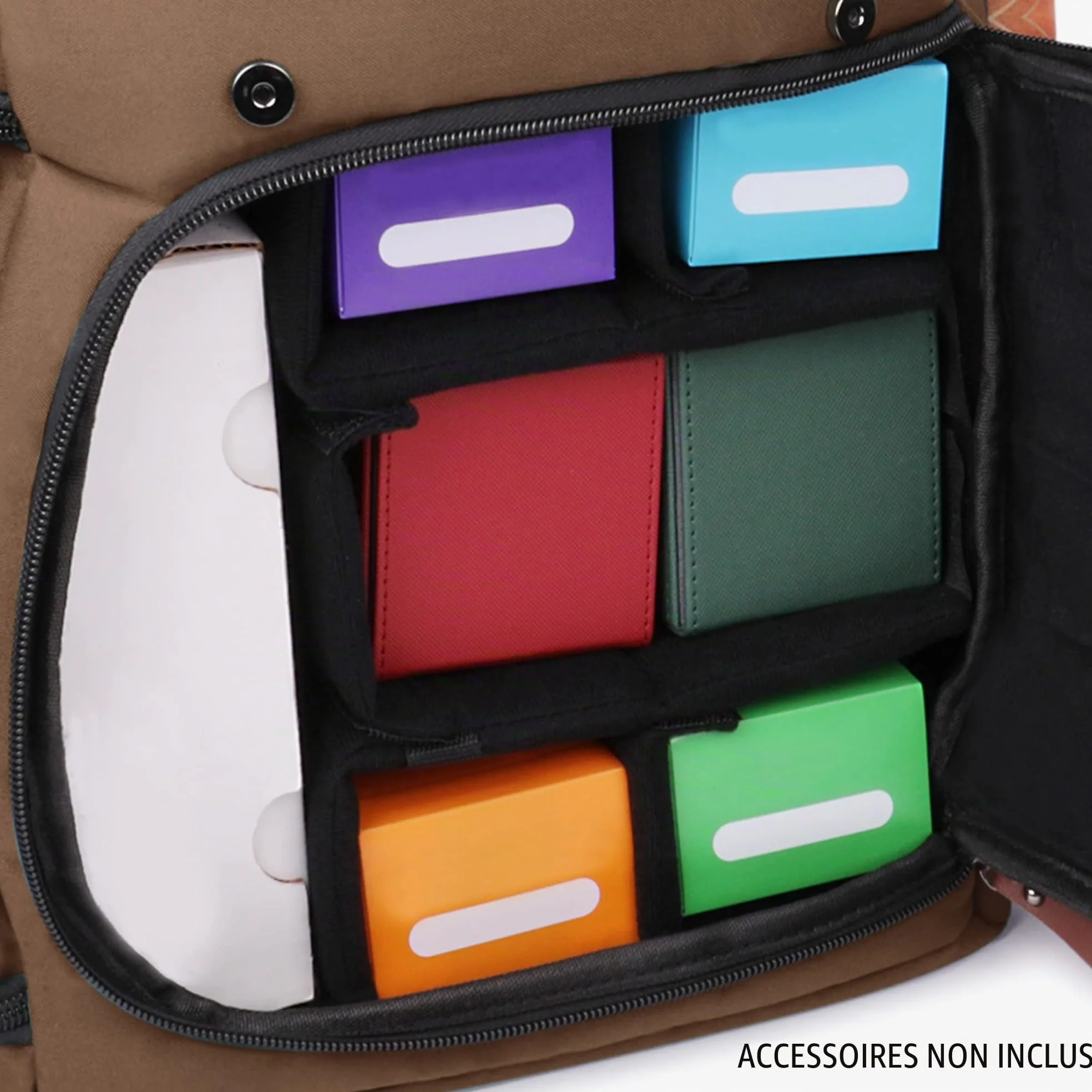 ENHANCE Sac à dos pour boîte de cartes à collectionner pleine grandeur – Espace pour classeur de cartes, boîte de pont TCG, support de tapis de jeu – Compatible avec Magic the Gathering (Bronzer)
