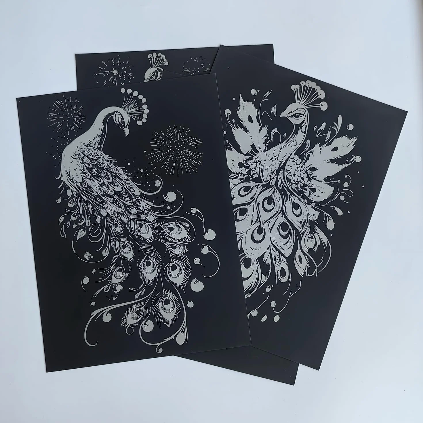 Peintures Carte à Gratter Scratch Painting Peacock Series 4 Feuilles 28,5x21 cm Papier Couché Couleur Glow in the Dark Avec Stylos Pour Adultes Enfants