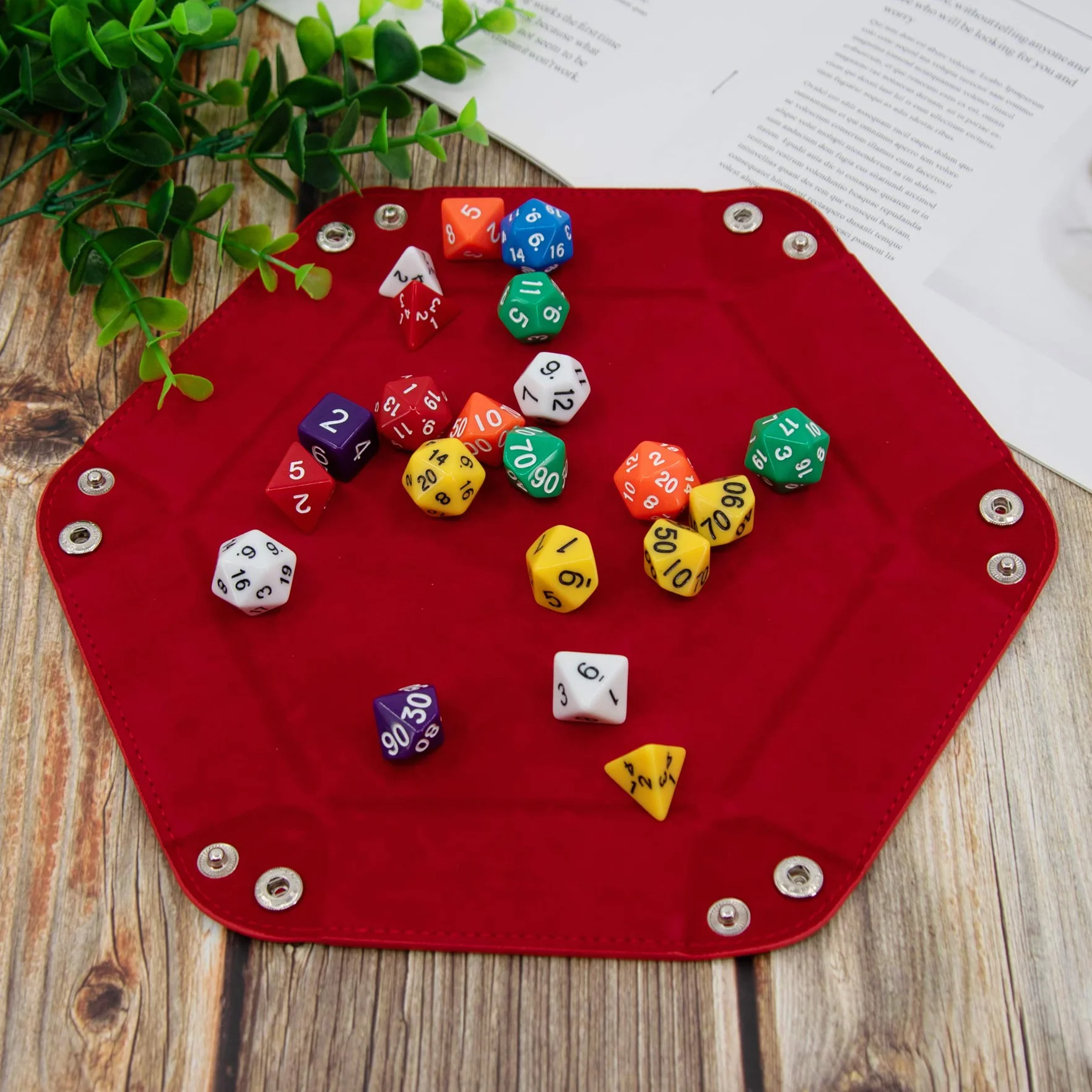 SIQUK 4 Pièces Piste de Dés Cuir et Velours Plateau Pliable pour DND RPG Jeux de Table Gris Chameau Rouge Noir