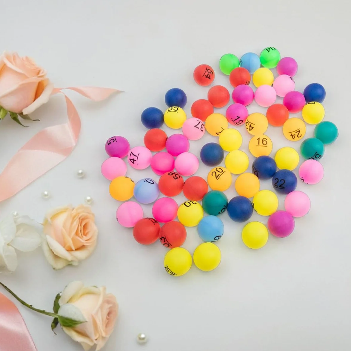Boules de Loto Numérotées 1 à 90 en Plastique Coloré 4 cm pour Jeux de Bingo et Tombola