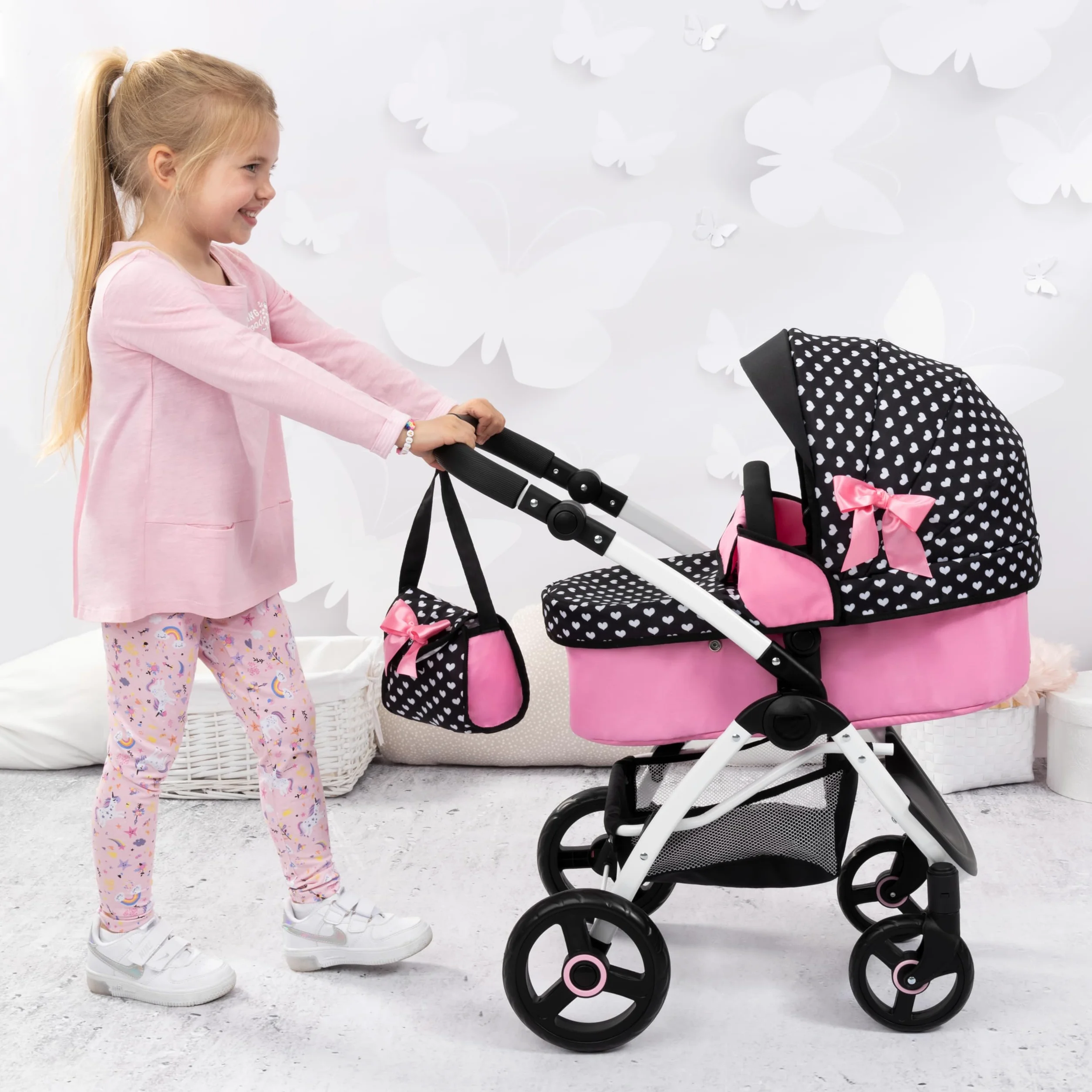 Bayer Design 17560AA Landau de poupée City Max avec Sac, réglable en Hauteur, Roues Avant pivotantes, Transformable en Poussette Canne, Panier intégré, Noir, Rose | réglable en hauteur, roues avant pivotantes, transformable en poussette canne, panier inté