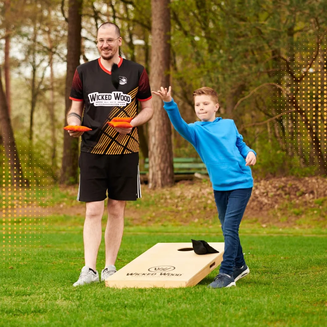 Wicked Wood Games Ensemble de cornhole officiel 120 x 60 cm – Taille compétition – Produit sous licence ACL – Comprend 2 planches + 2 x 4 sacs (orange et noir) – Impression UV – Bois massif –