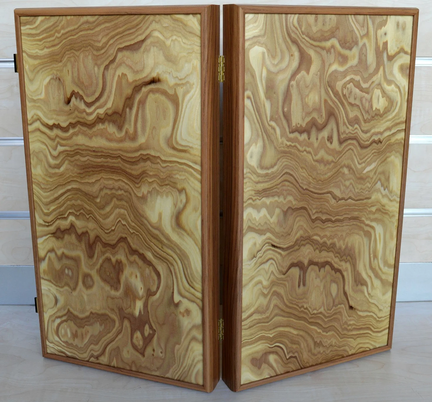 Ensemble de Backgammon traditionnel Manopoulos en bois d'olivier, 2 joueurs, à partir de 12 ans
