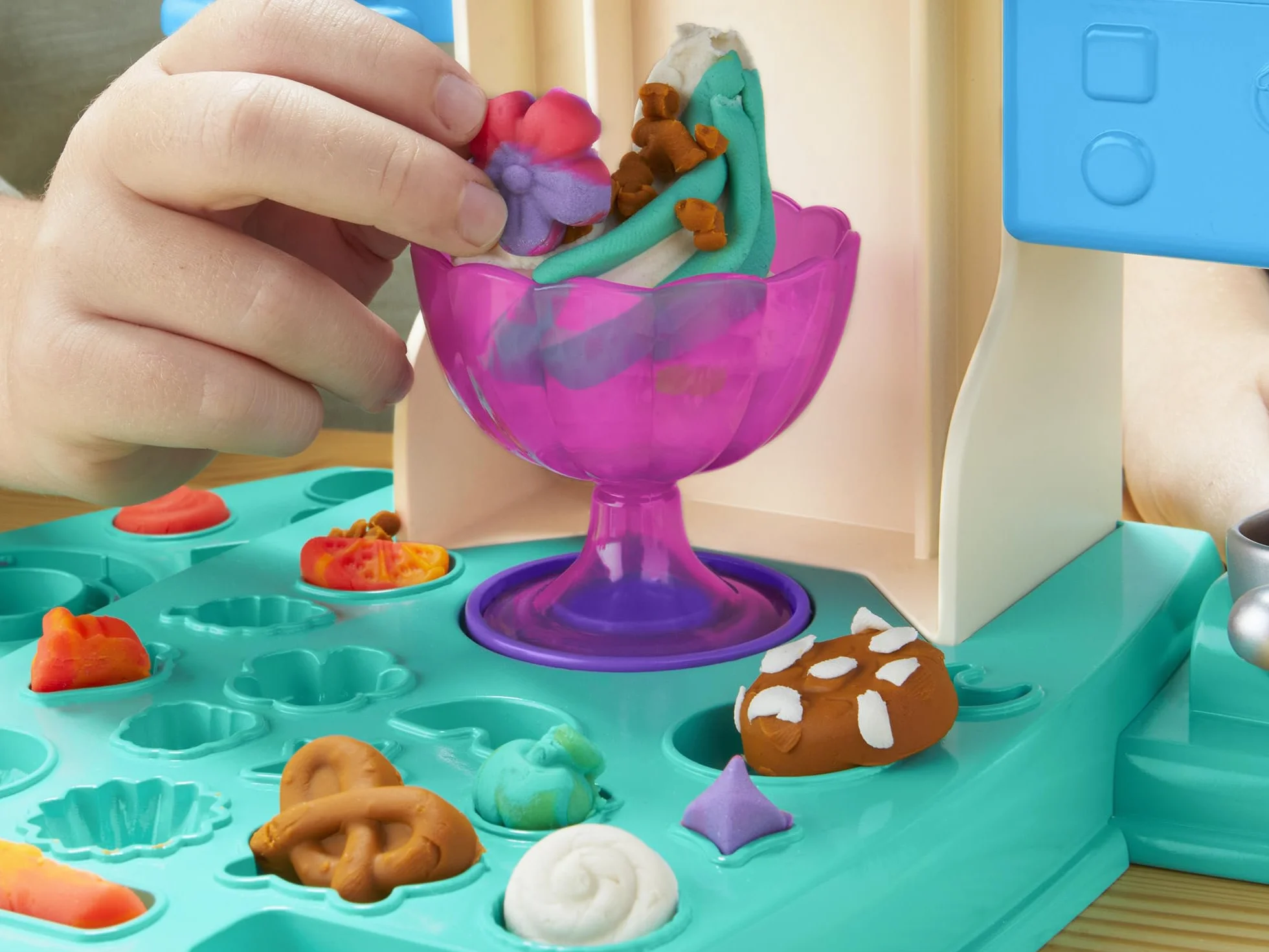 Play-Doh Mes Glaces Arc-en-Ciel Pâte à Modeler Bicolore Machine à Crème Glacée Enfants 3 Ans