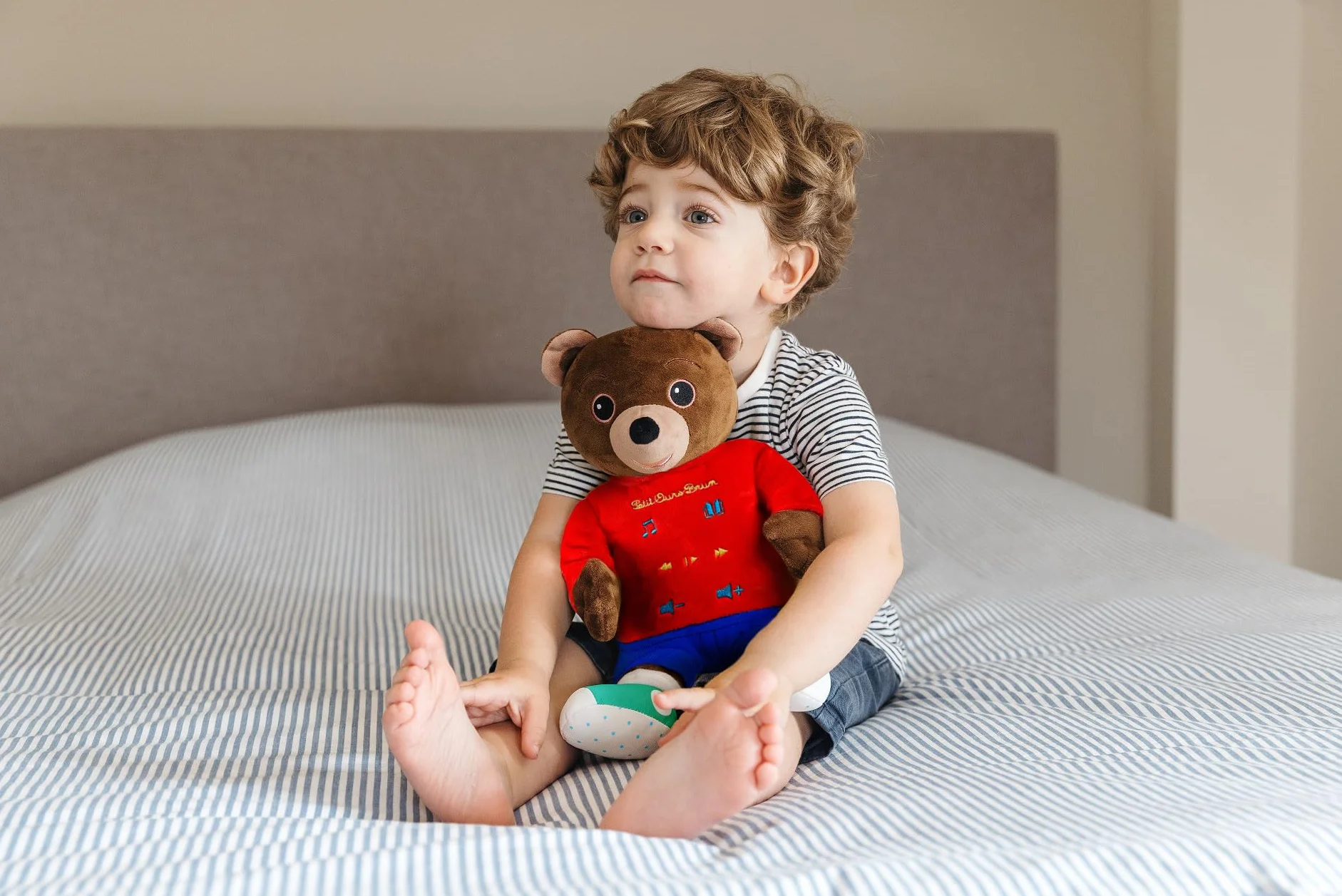 Peluche Interactive Petit Ours Brun 50 Ans 28 cm Marron Rouge Boîte Cadeau Version FR