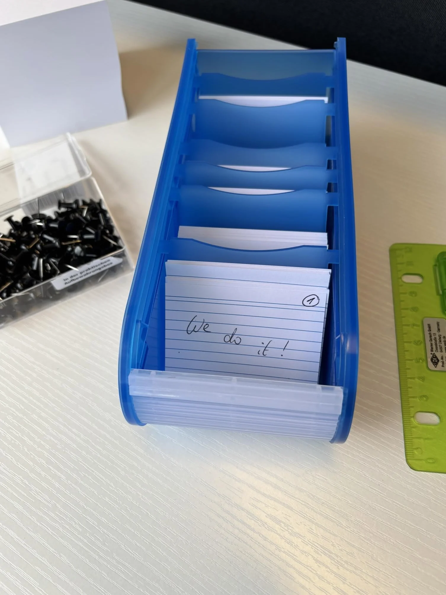 Trieur de cartes A8 bleu Wedo