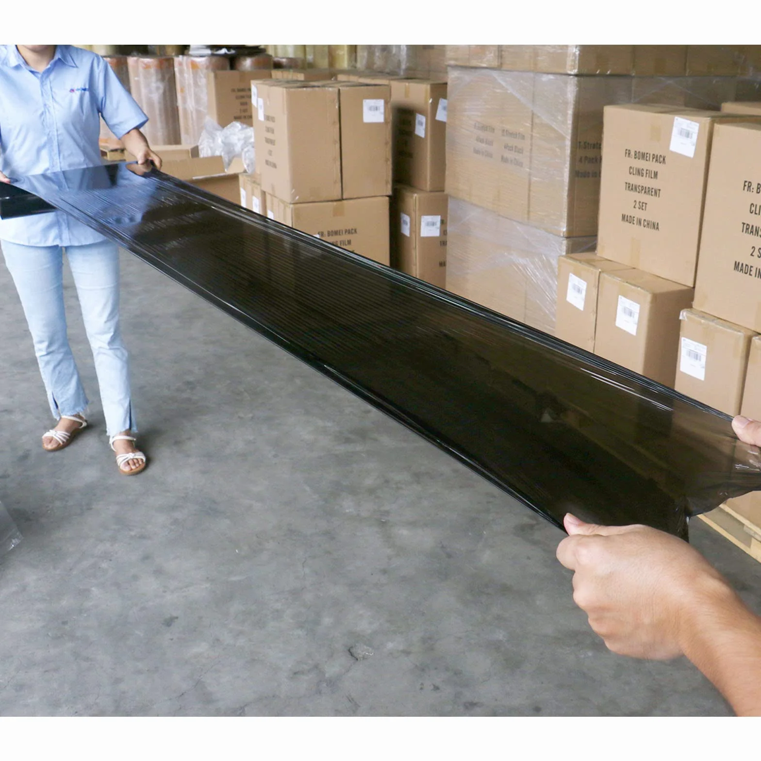 BOMEI PACK Film étirable déménagement 250m x 400mm x 17µm 4 rouleaux avec poignée