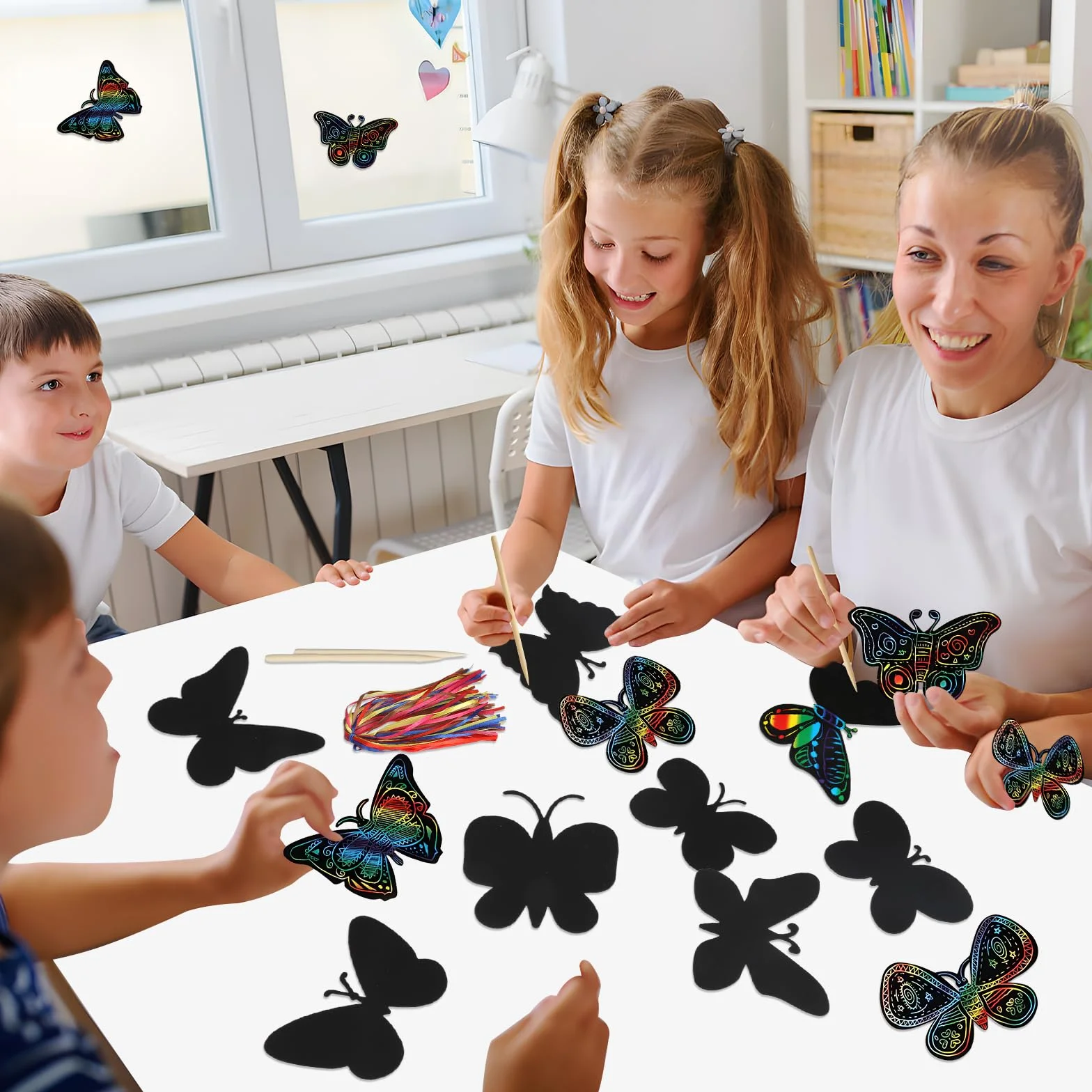 Carte à Gratter Papillon 48 Pcs, Scratch Art Enfant Arc-En-Ciel, Magique Papier a Gratter avec Stylo en Bambou, 12 Motifs