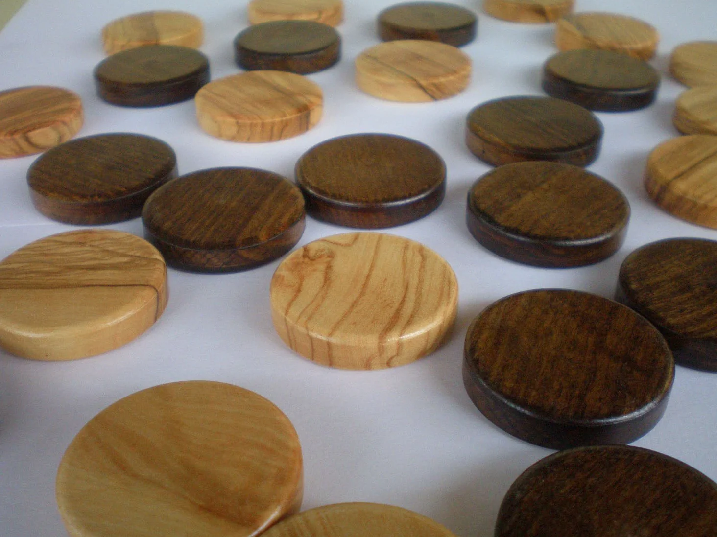 Ensemble de Backgammon traditionnel Manopoulos en bois d'olivier, 2 joueurs, à partir de 12 ans