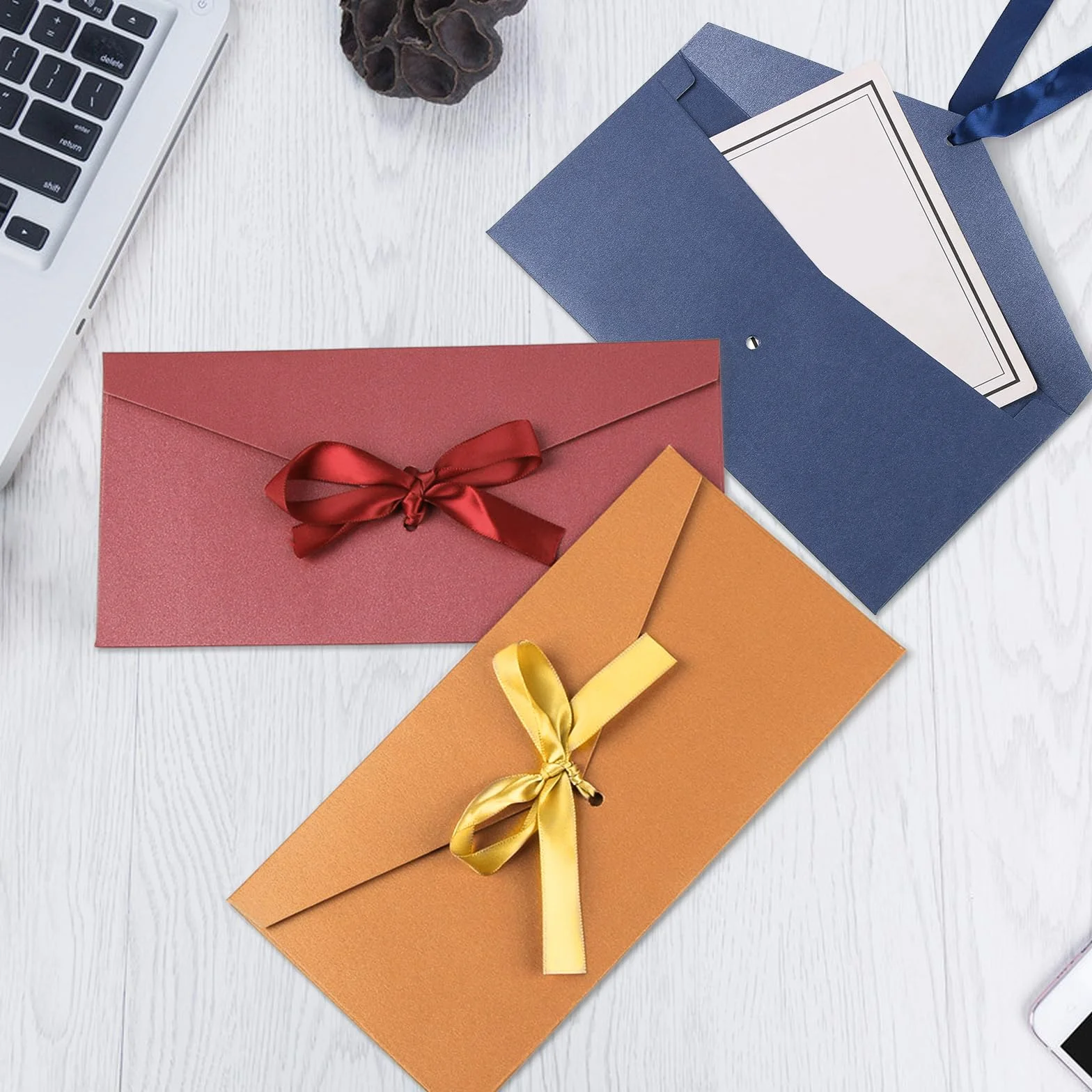SUPGOD 10 Pcs Enveloppes Rétro Colorées en Papier Kraft avec Ruban pour Cadeau Noel