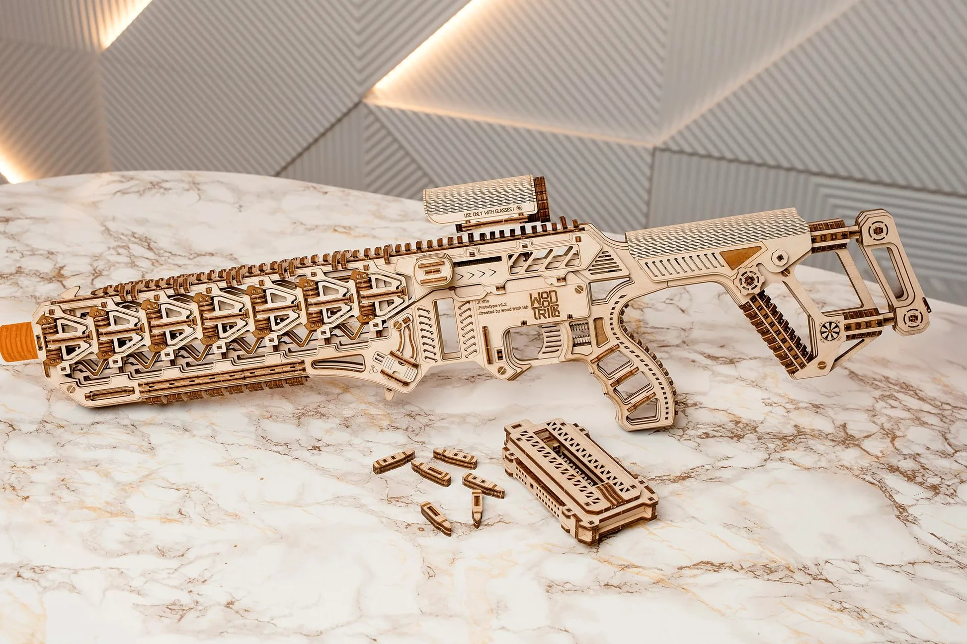Wood Trick Fusion X Rifle Puzzle 3D en Bois pour Adultes à Construire | [512 Pièces] Chargeur 9 Coups et Crosse Télescopique - Kit de Maquette Mécanique en Bois DIY à Construire pour Adultes