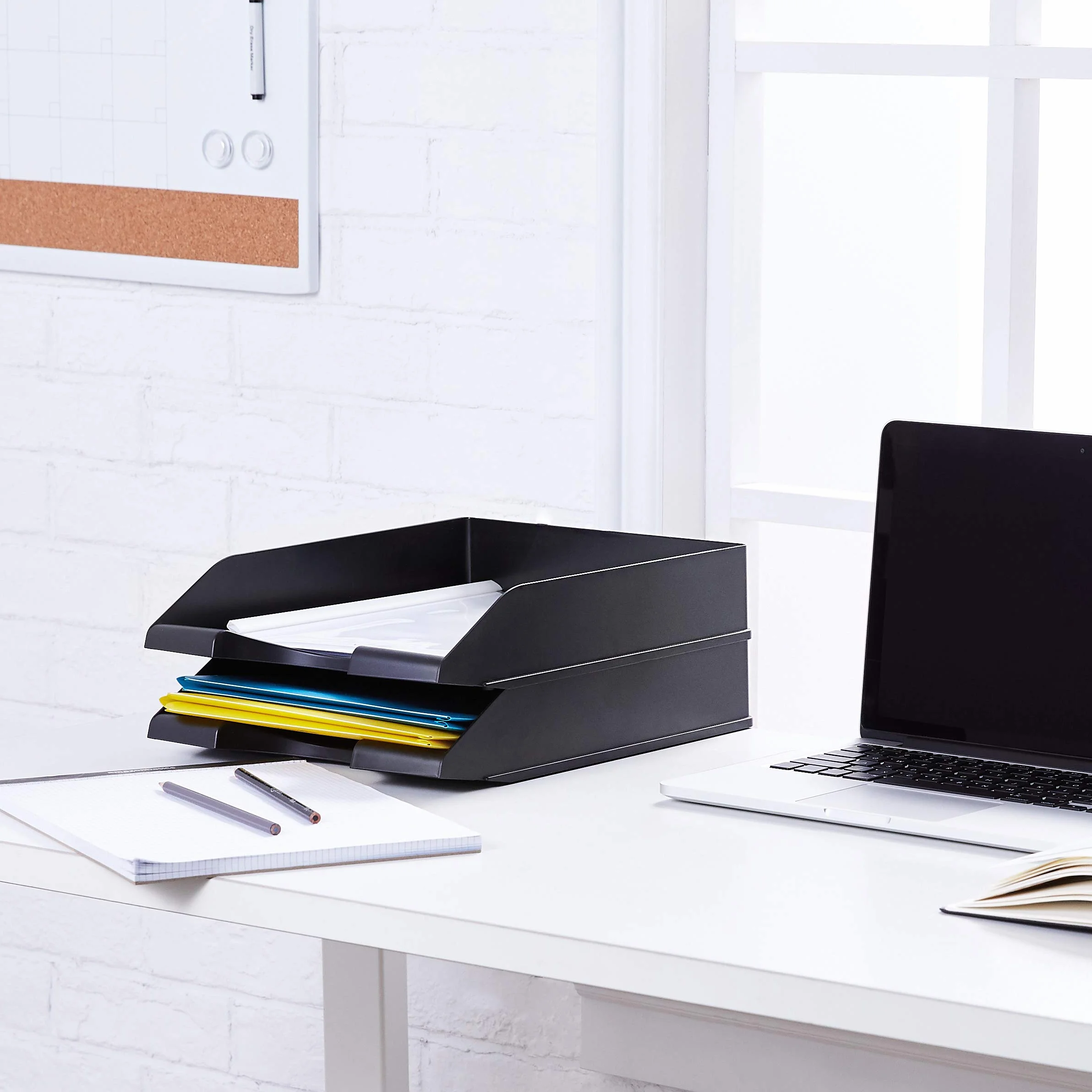 Amazon Basics Corbeilles à Courrier Empilables Format A4 Lot de 2 Noir
