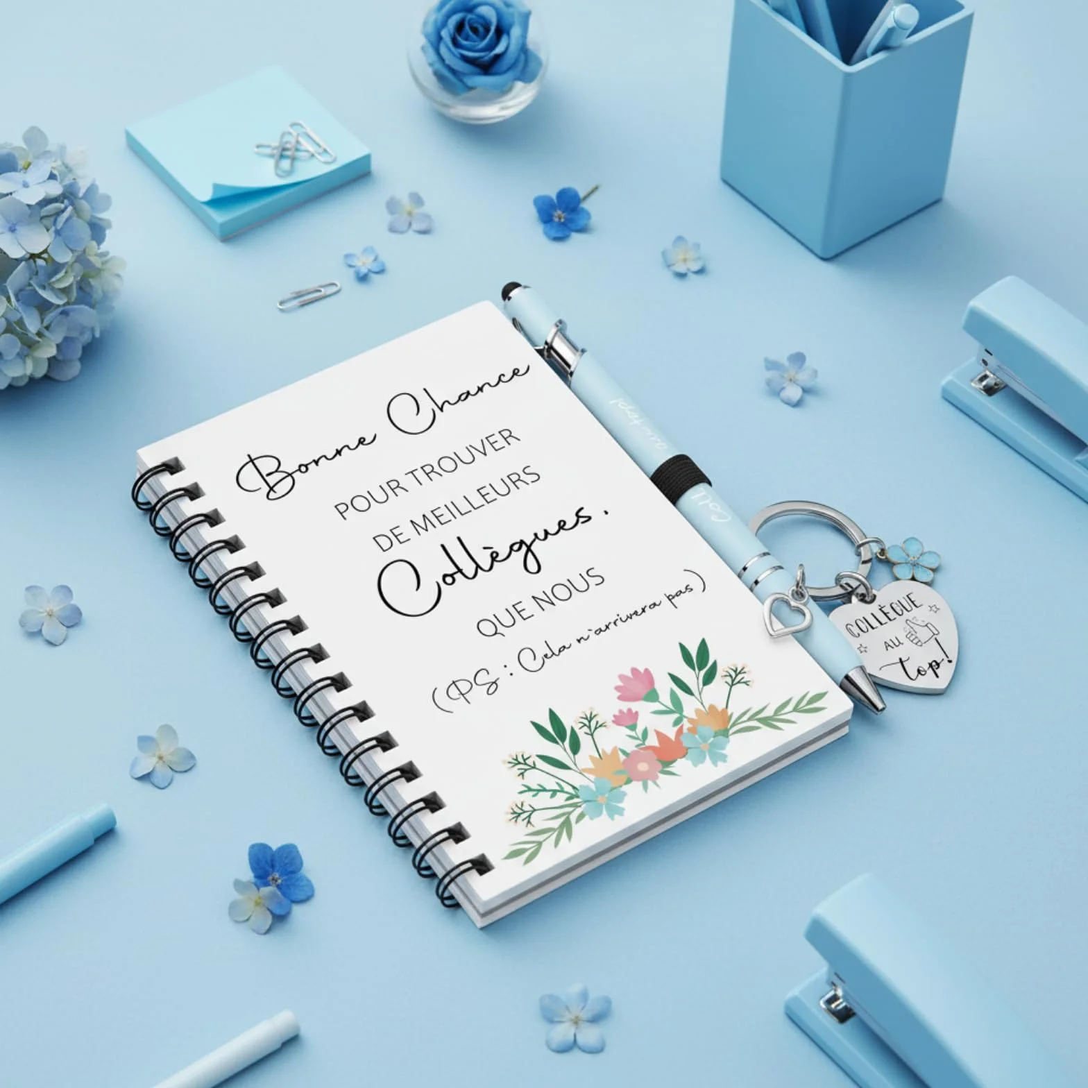 Sinmoe Cadeau Collègue de Travail Femme Remerciement Noël Set 3 Pièces Mini Carnet Spirale Stylo Bille Porte-Clé Départ Retraite Bleu Brume