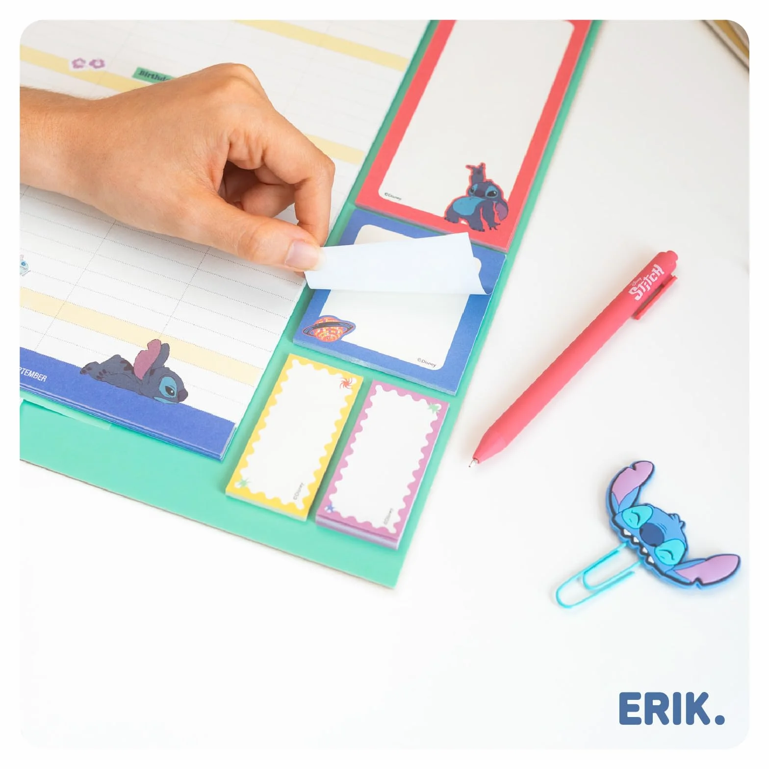 Grupo Erik Calendrier Disney Stitch 16 mois Septembre 2025 à Décembre 2026 Planificateur Mensuel Familial avec Crochet