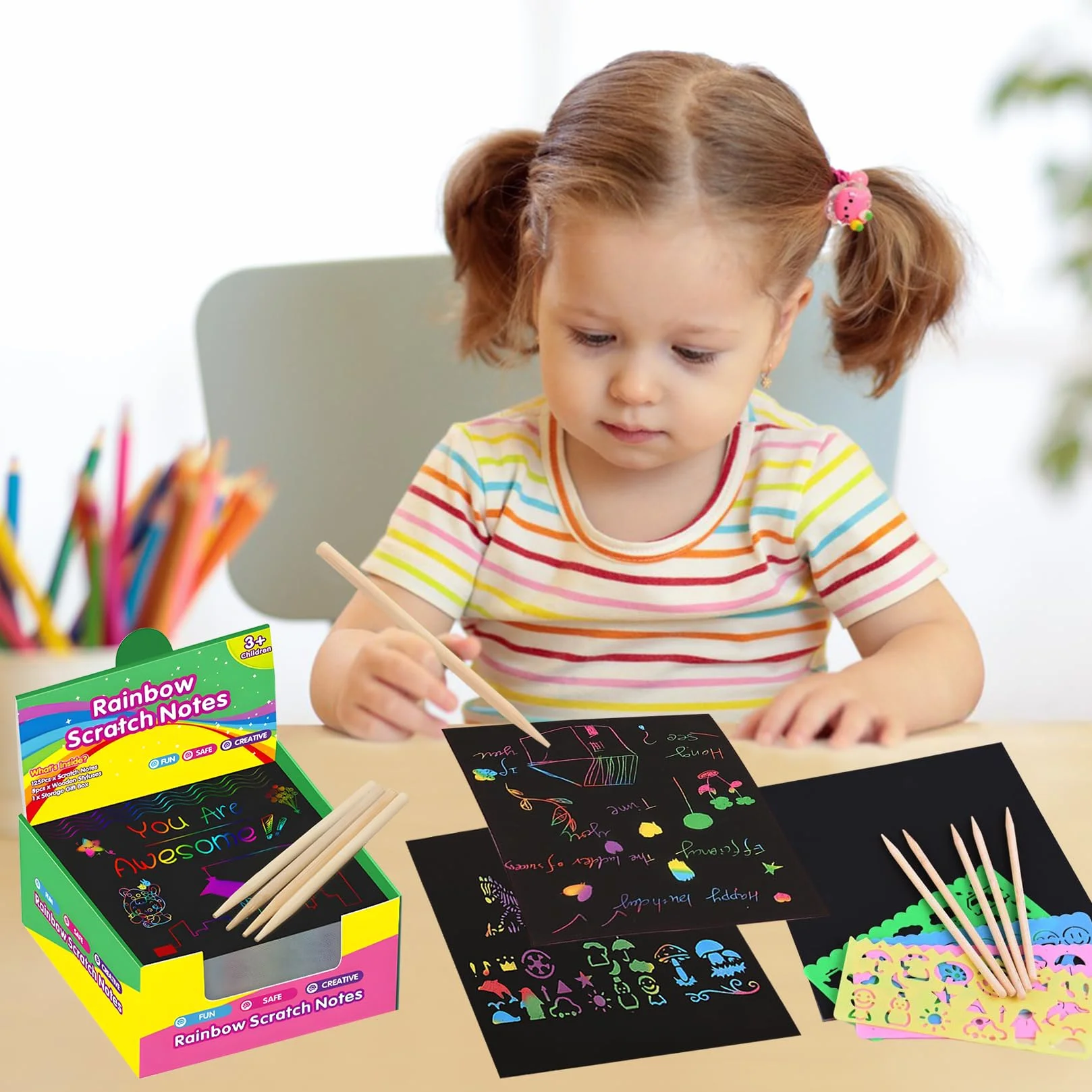 Set Carte à Gratter Enfant Arc-en-ciel 200 Pièces avec Crayons Bois et Pochoirs à Colorier 8.5x8.5 cm