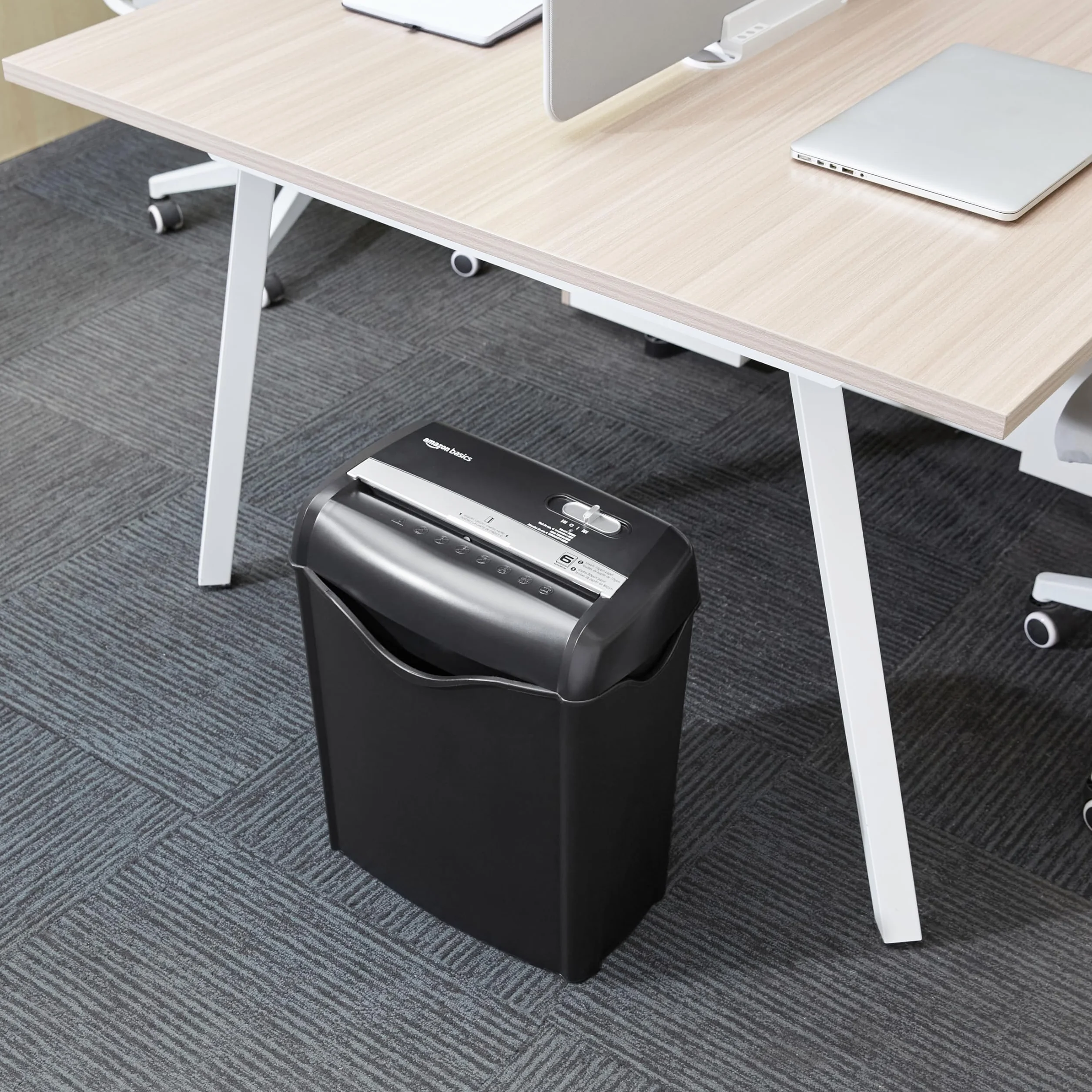 Amazon Basics Destructeur de Documents Cartes de crédit 5-6 Feuilles coupe croisée Noir